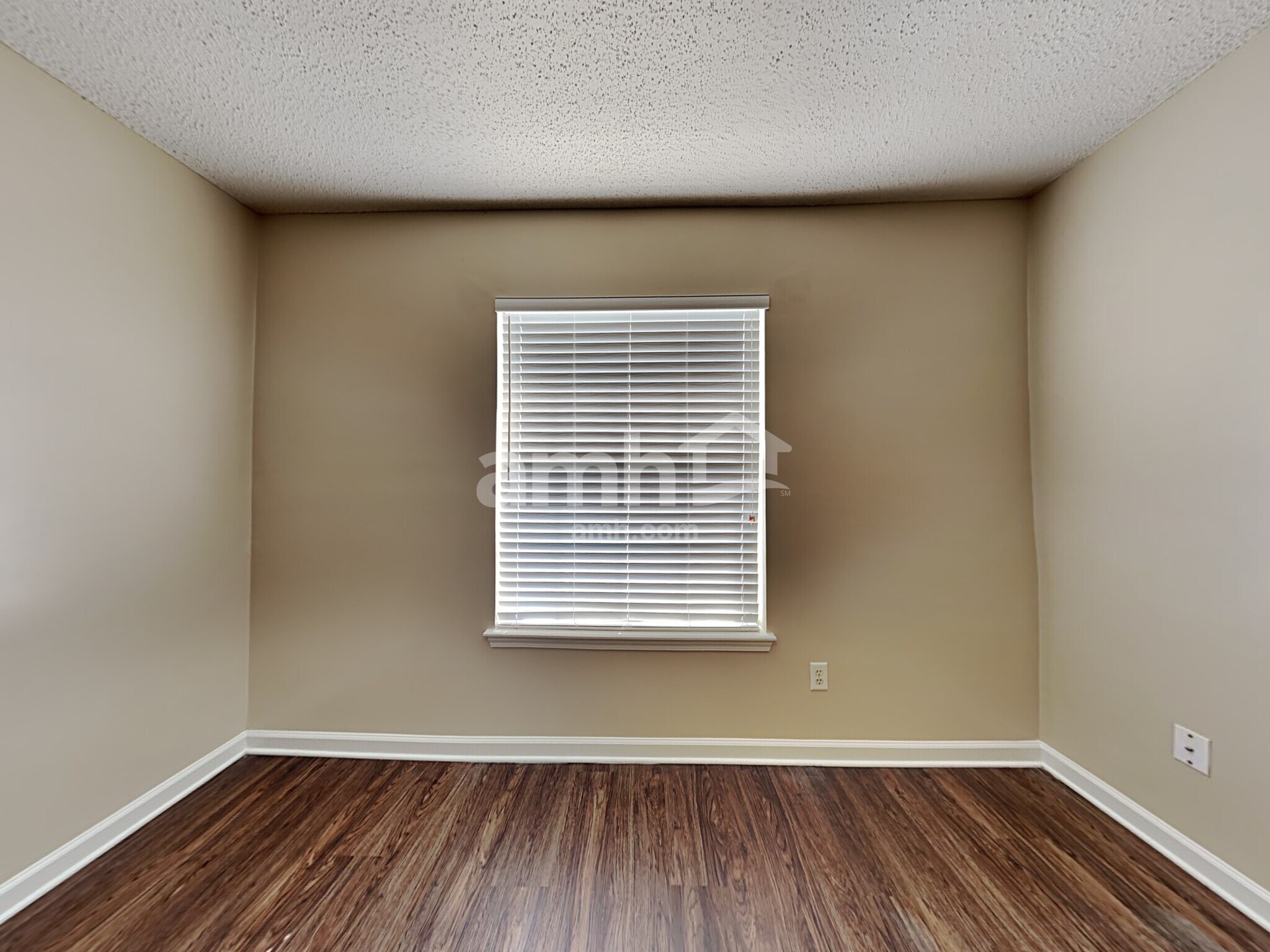 Building Photo - 2562 Glenfield Dr