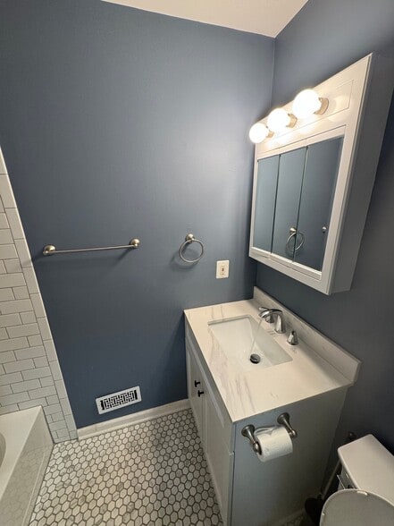 Building Photo - 103 Aspen Ct