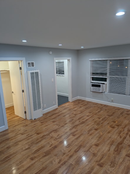 Building Photo - 7062 Lanewood Ave