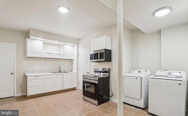 Building Photo - 6005 Armaan Dr