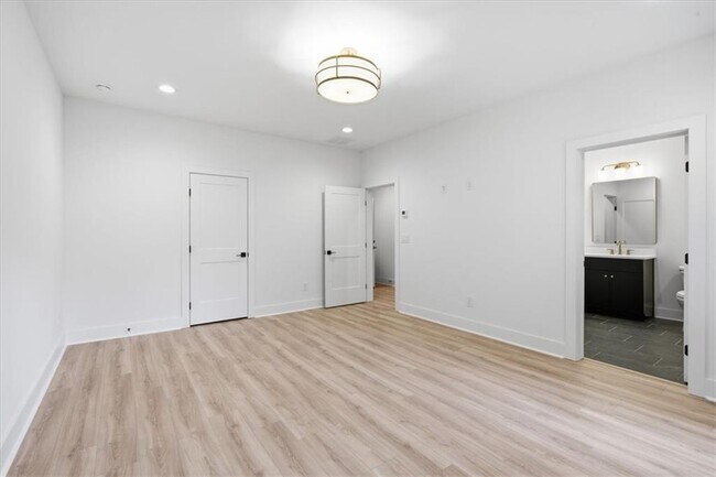 Building Photo - 333 Sugarview Rd