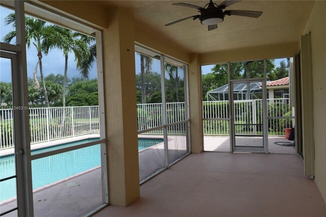 Building Photo - 991 Crestview Cir
