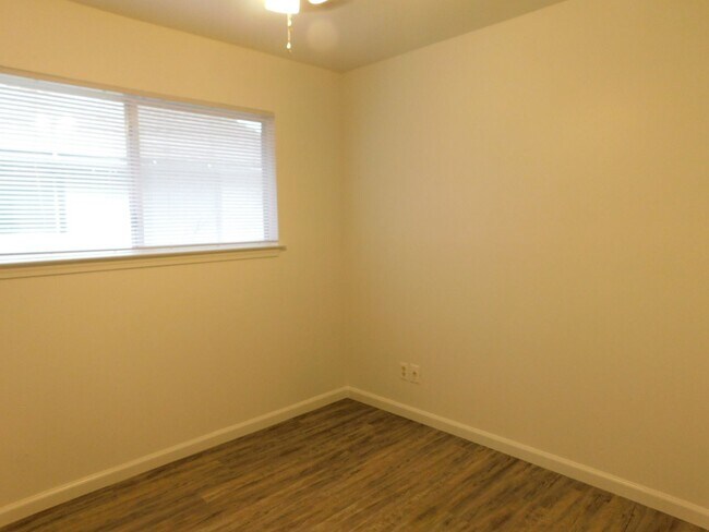 Building Photo - GCC Properties I LP Management Acct2 (1002 Fieldwood Dr)