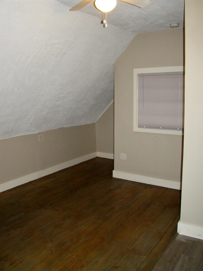 Building Photo - 86 School St