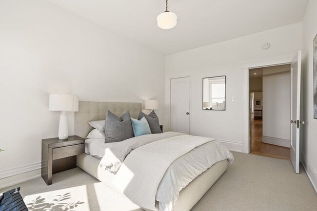 Building Photo - Gorgeous 4BR/2.5BA Nob Hill Home with Shar...