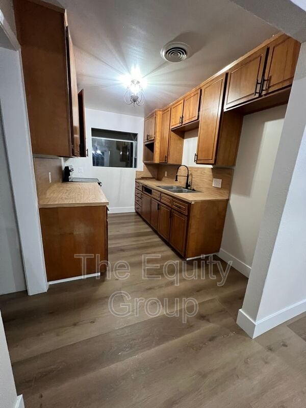 Building Photo - 786 E North Way