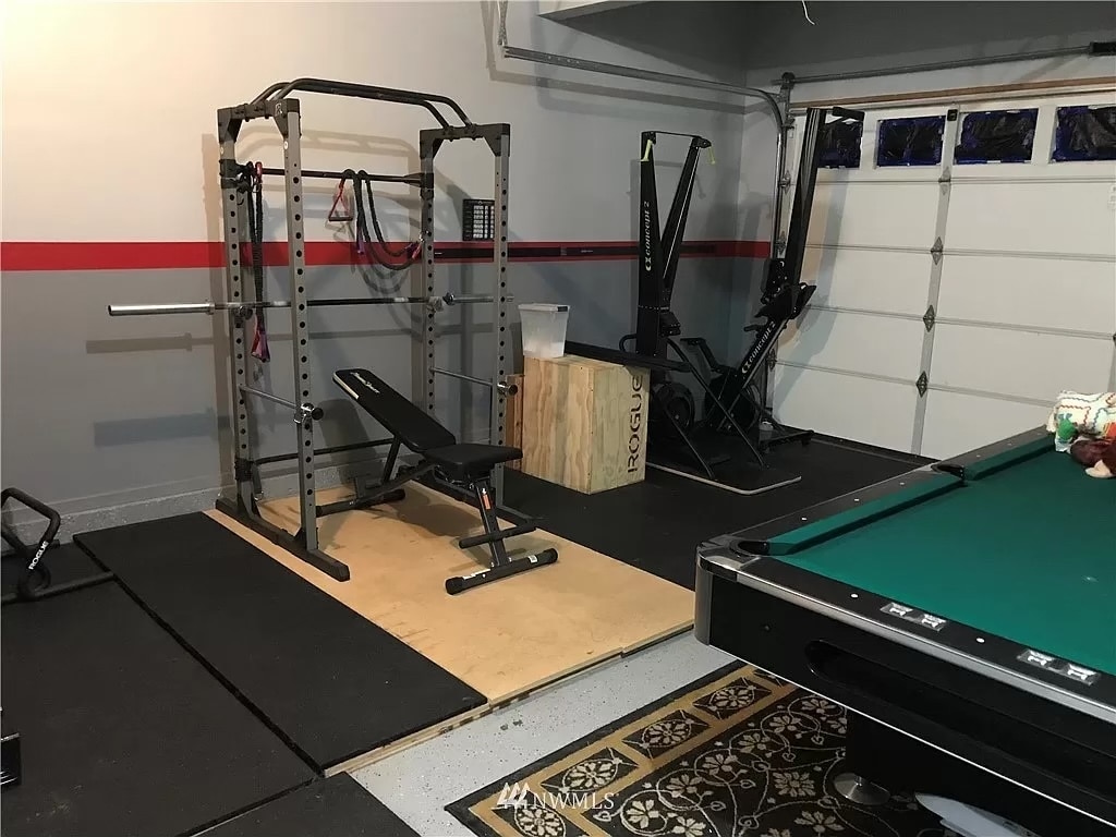 Tandem Garage - 18121 76th Ave E