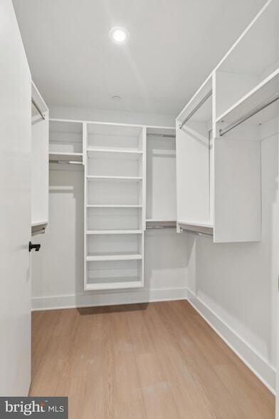 Building Photo - 30 W Allens Ln