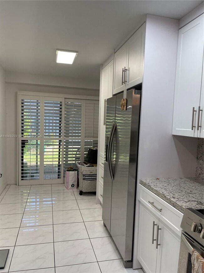 Building Photo - 1625 N 15th Terrace