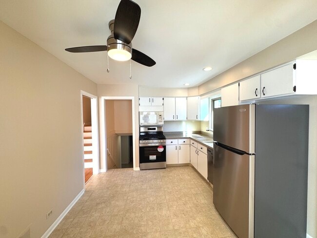 Building Photo - 1042 W Central Rd