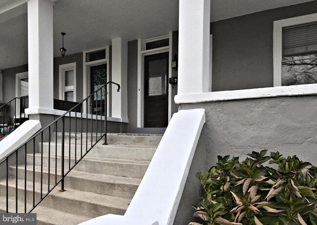 Building Photo - 778 Starr St