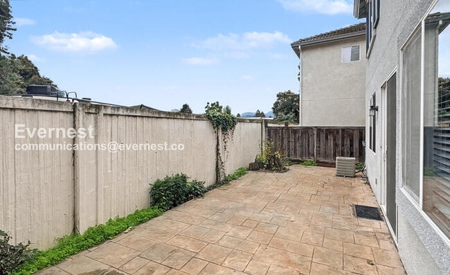 Building Photo - 1090 Azalea Ln