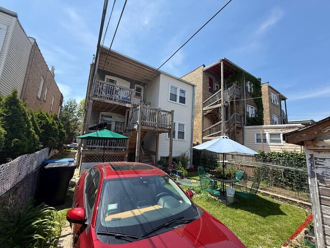 Building Photo - 6419 N Fairfield Ave