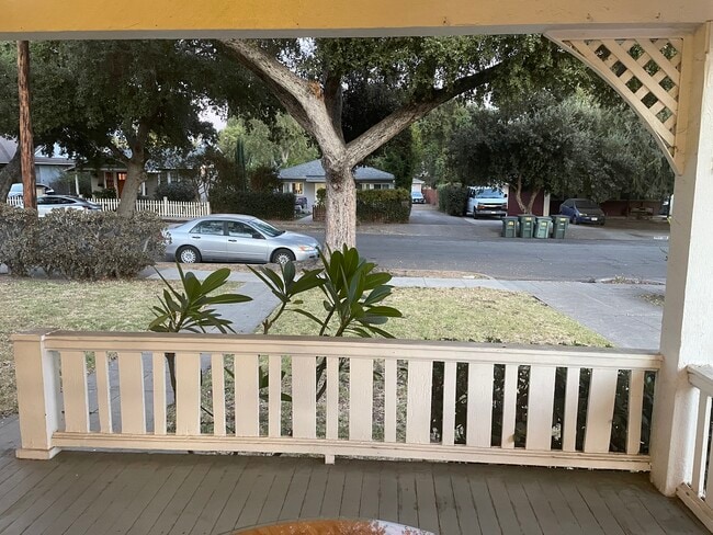 Building Photo - 155 S Grand Oaks Ave