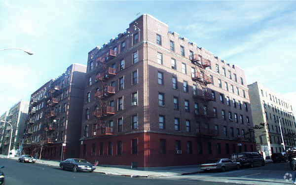 Primary Photo - 2084-2086 Creston Ave