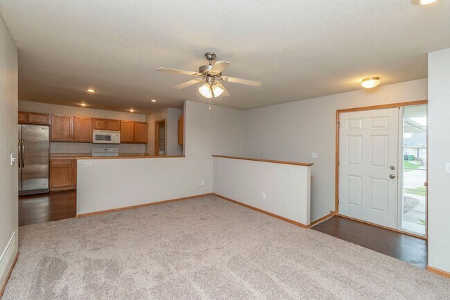 Building Photo - FULLY FENCED IN YARD!! 3 Bedroom, 2.5 Bathroom Home in Ankeny