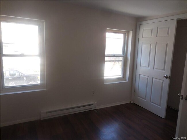 Building Photo - 130 Johnston St