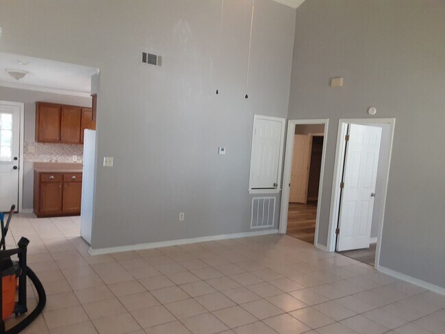 Building Photo - 124 Countryview Ln