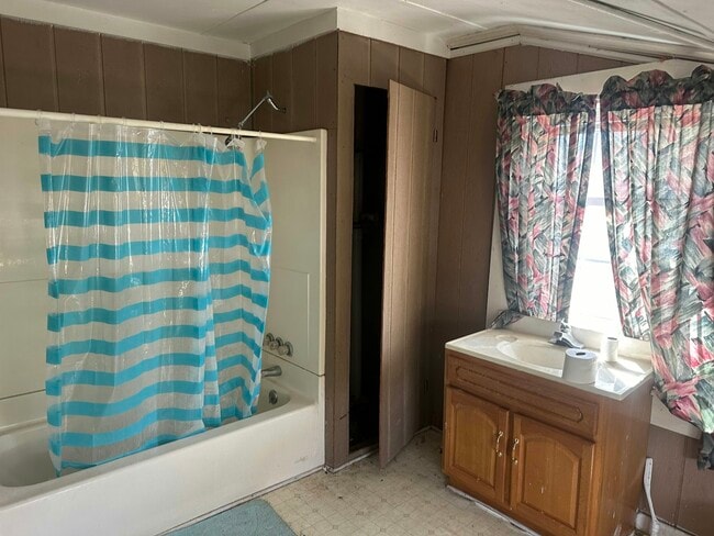 Building Photo - 82 E Hampton St