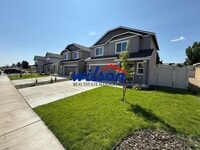 Building Photo - NEW Modern Townhouse with HUGE Kitchen and...
