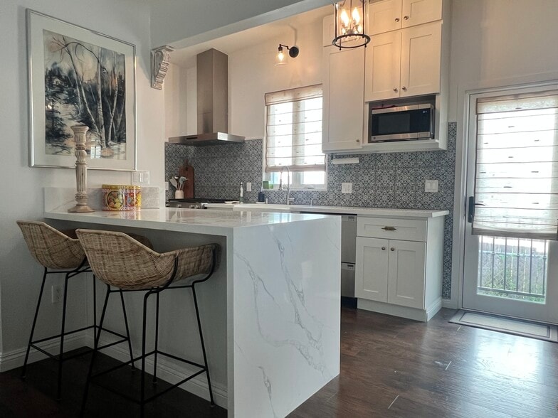 kitchen area - 532 W 40th St