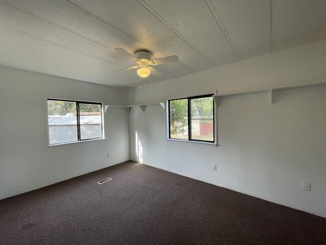 Building Photo - 9384 Lott Rd