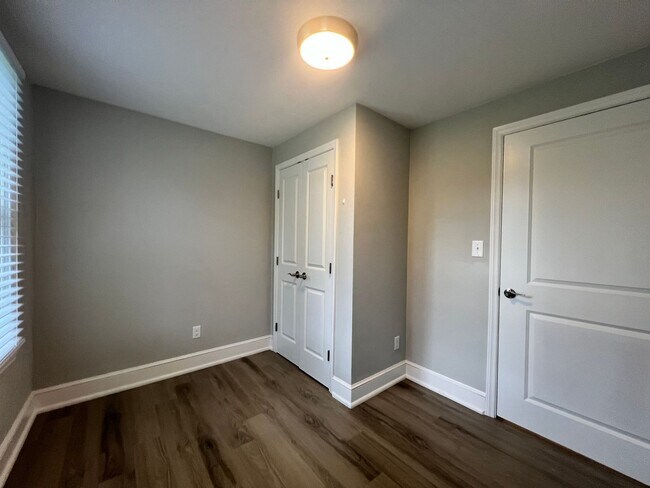 Building Photo - 917 Campbell Ave SW