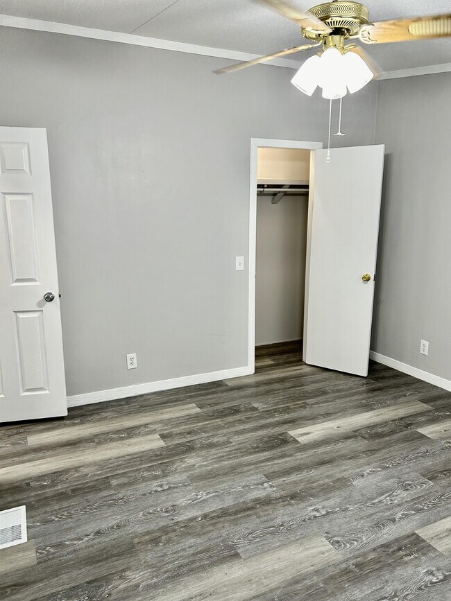 Building Photo - 508 Walnut Way