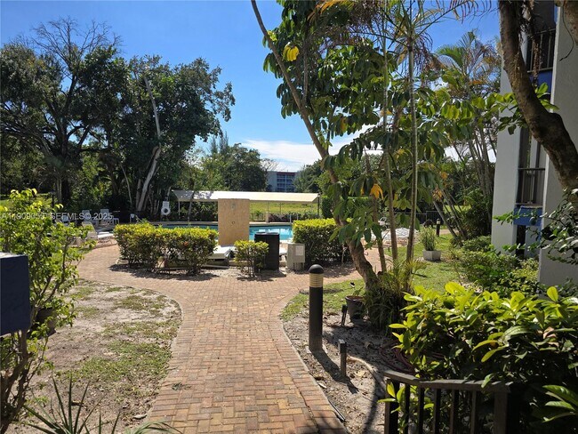 Building Photo - 6010 S Falls Cir Dr