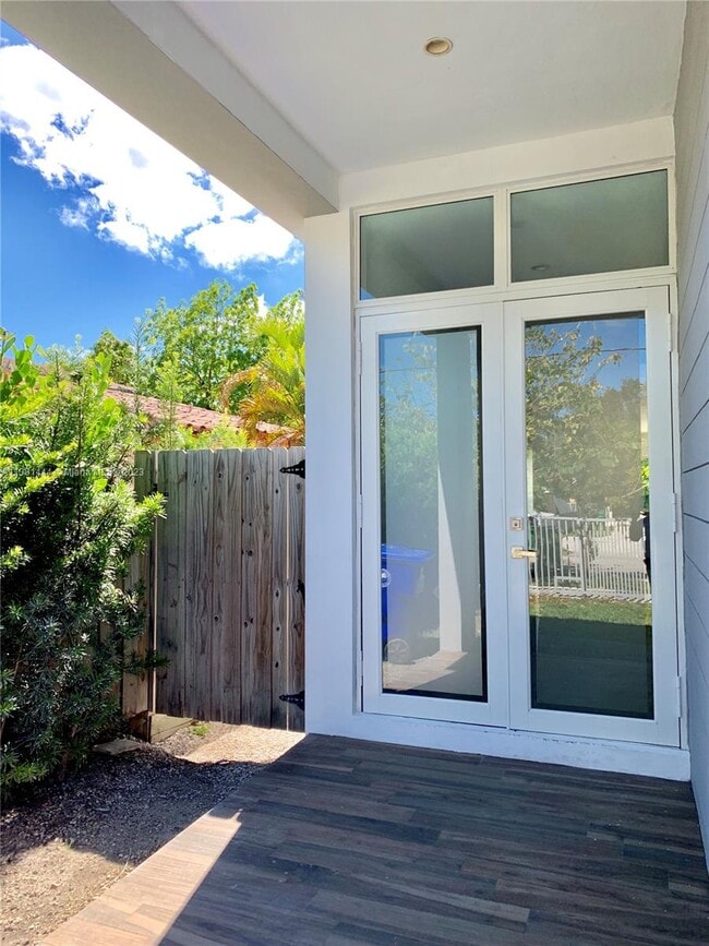 Building Photo - 2852 SW 32nd Ct