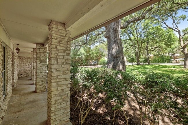 Building Photo - 10408 Double Spur Loop