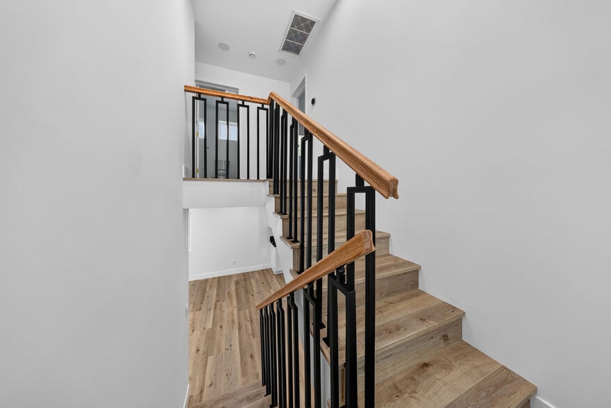 Building Photo - 9614 Bartee Ave