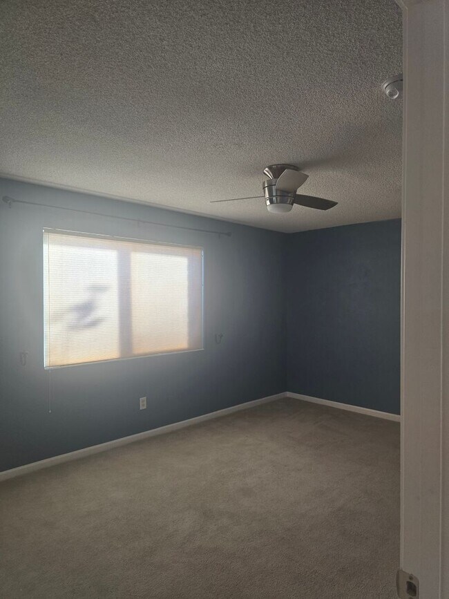 Building Photo - 9063 E Bellevue St