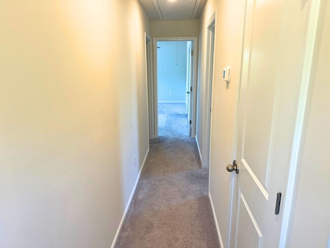 Building Photo - 106 White Rapids Way