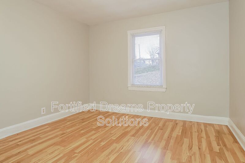 Building Photo - 421 E Twenty-Fourth St