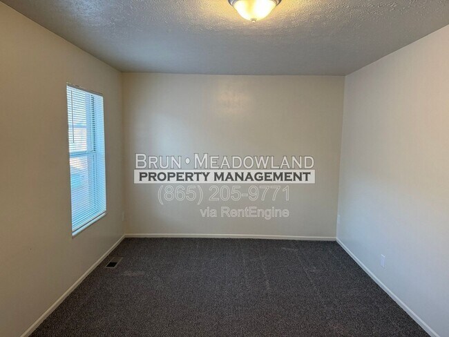 Building Photo - 1035 W Parkway Ave