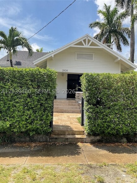 Building Photo - 2434 SW 15th St