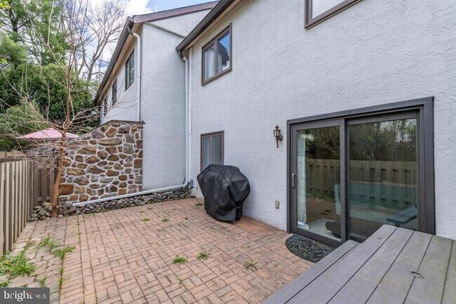 Building Photo - 114 Pinecrest Ln
