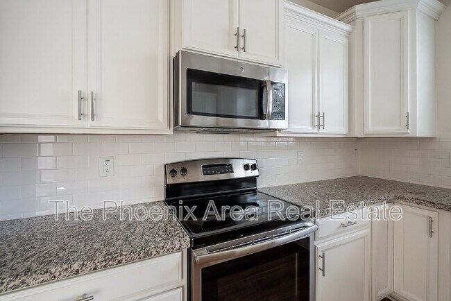 Building Photo - 1055 S Reber Ave