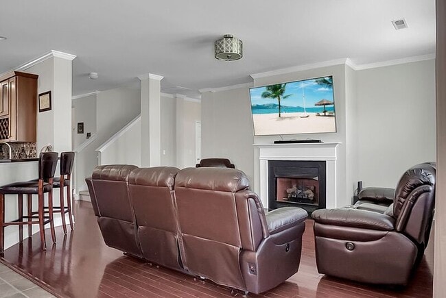 Building Photo - 334 Albrighton Way