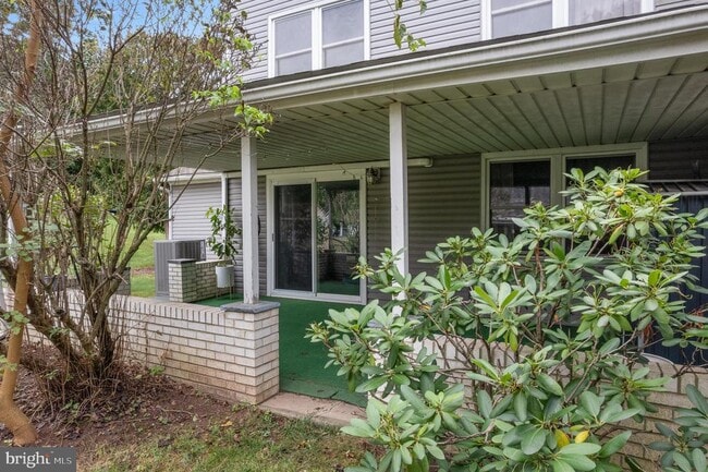 Building Photo - 1578 Yeakel Way