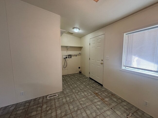 Building Photo - Single Family Mobile Home