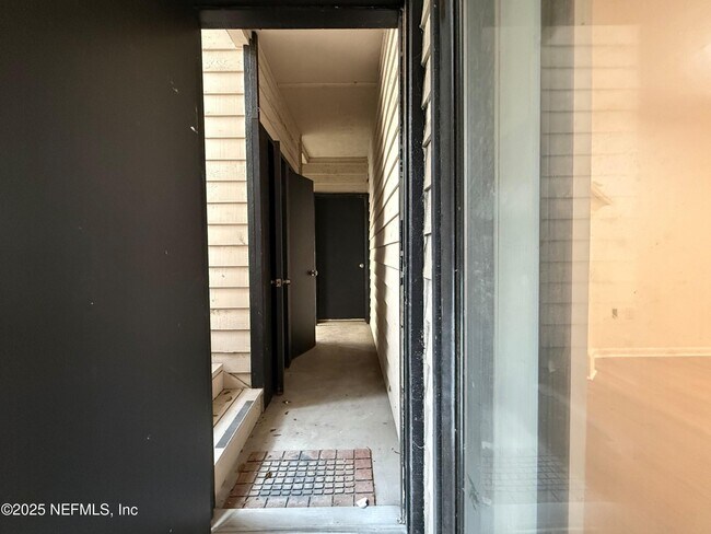 Building Photo - 1604 Arcadia Dr