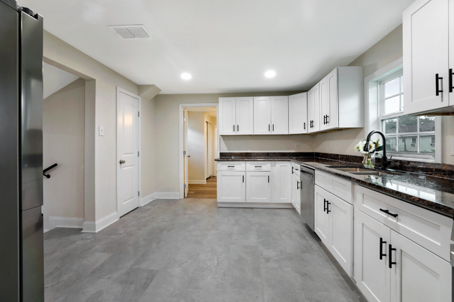 Building Photo - 512 Avenue G