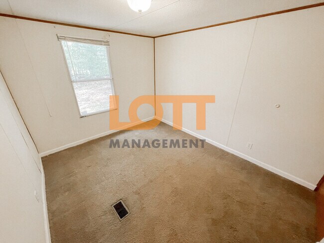 Building Photo - 119 Piedmont Golf Course Rd