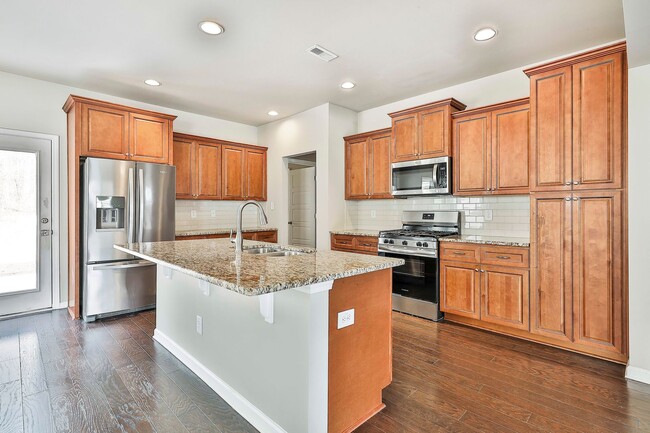 Building Photo - Spacious 5BR Home in Senoia — Golf Cart to Downtown