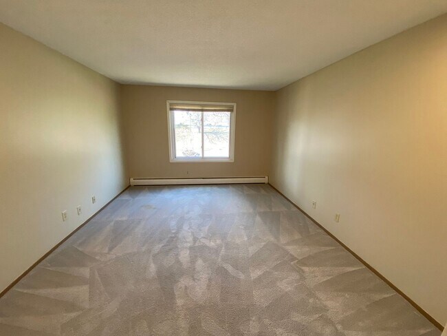 Building Photo - V10301-215