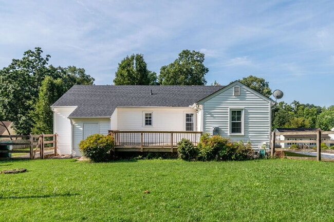 Building Photo - 3 Bedroom Ranch Home with Fenced Yard in Richmond – Available July 15th – $2,295/mo