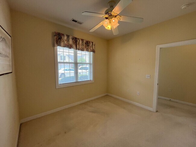 Building Photo - Discover this well-appointed 3-bedroom plus bonus room , 2-bath home in Carleton Place