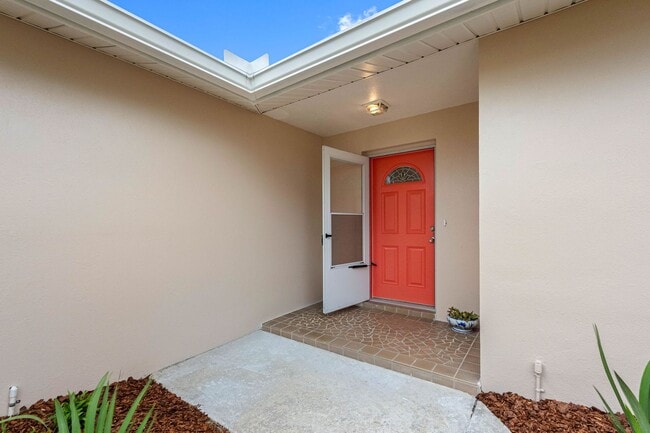 Building Photo - Sailboat-Ready Waterfront Home with Specta...